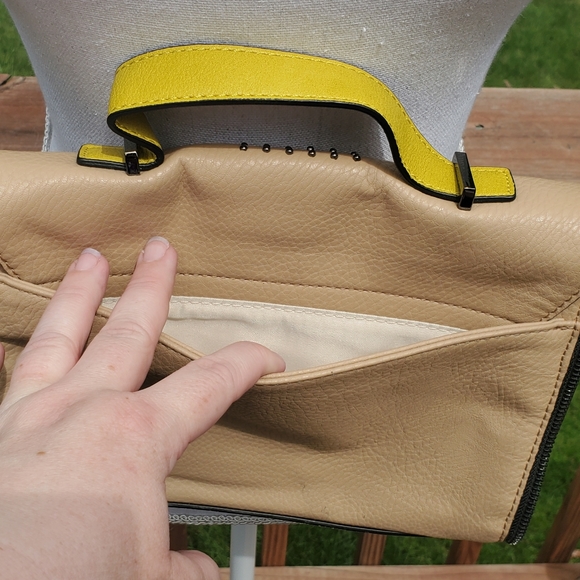 Gianni Bini cross body tan yellow gold purse - Picture 7 of 14